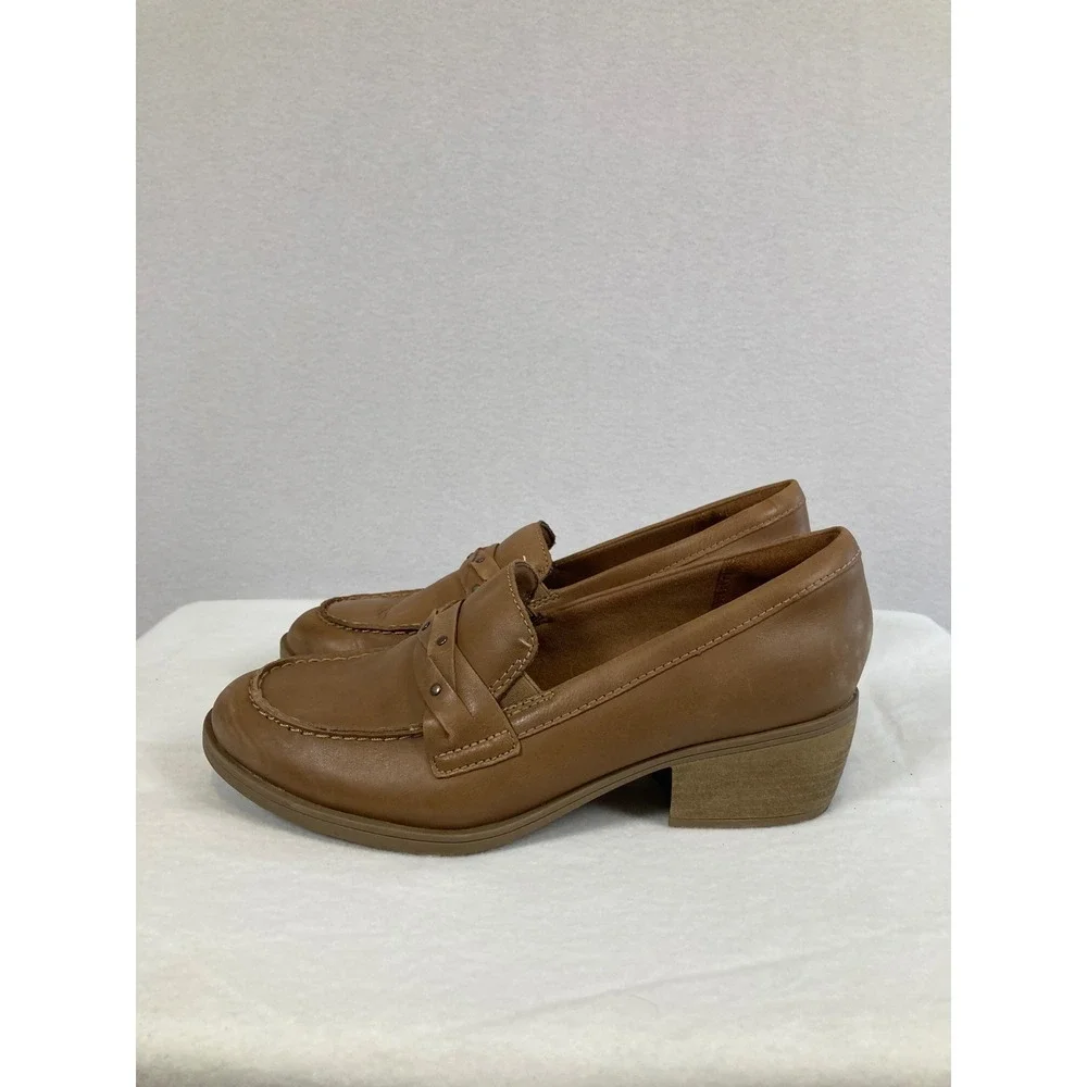 Classic Preppy Clarks Collection Womens‎ 6.5 Tan Leather Braided Studded Loafers